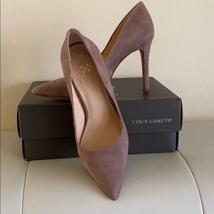 Mauve suede pumps